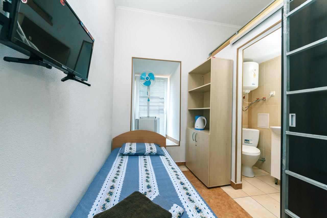 Small Room Near Independence Square เคียฟ ภายนอก รูปภาพ
