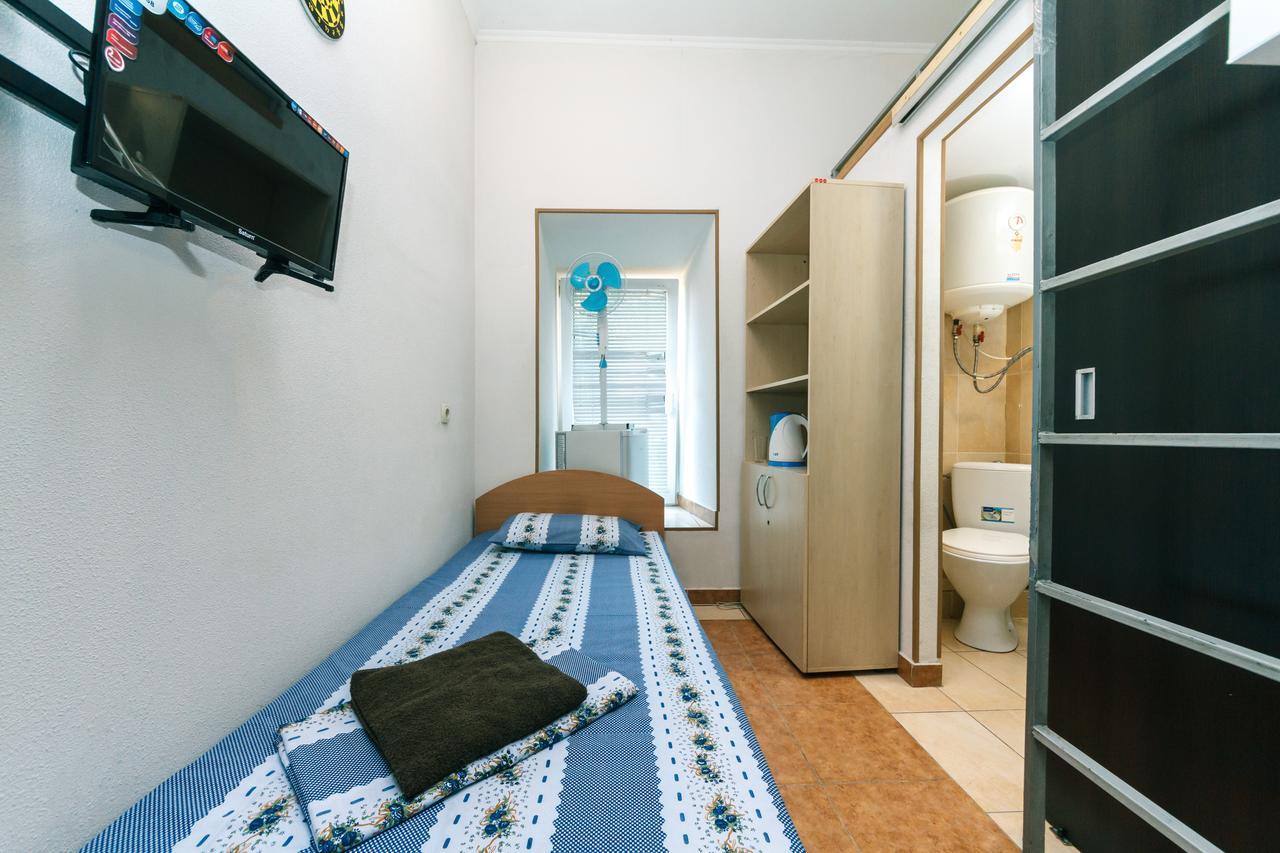 Small Room Near Independence Square เคียฟ ภายนอก รูปภาพ