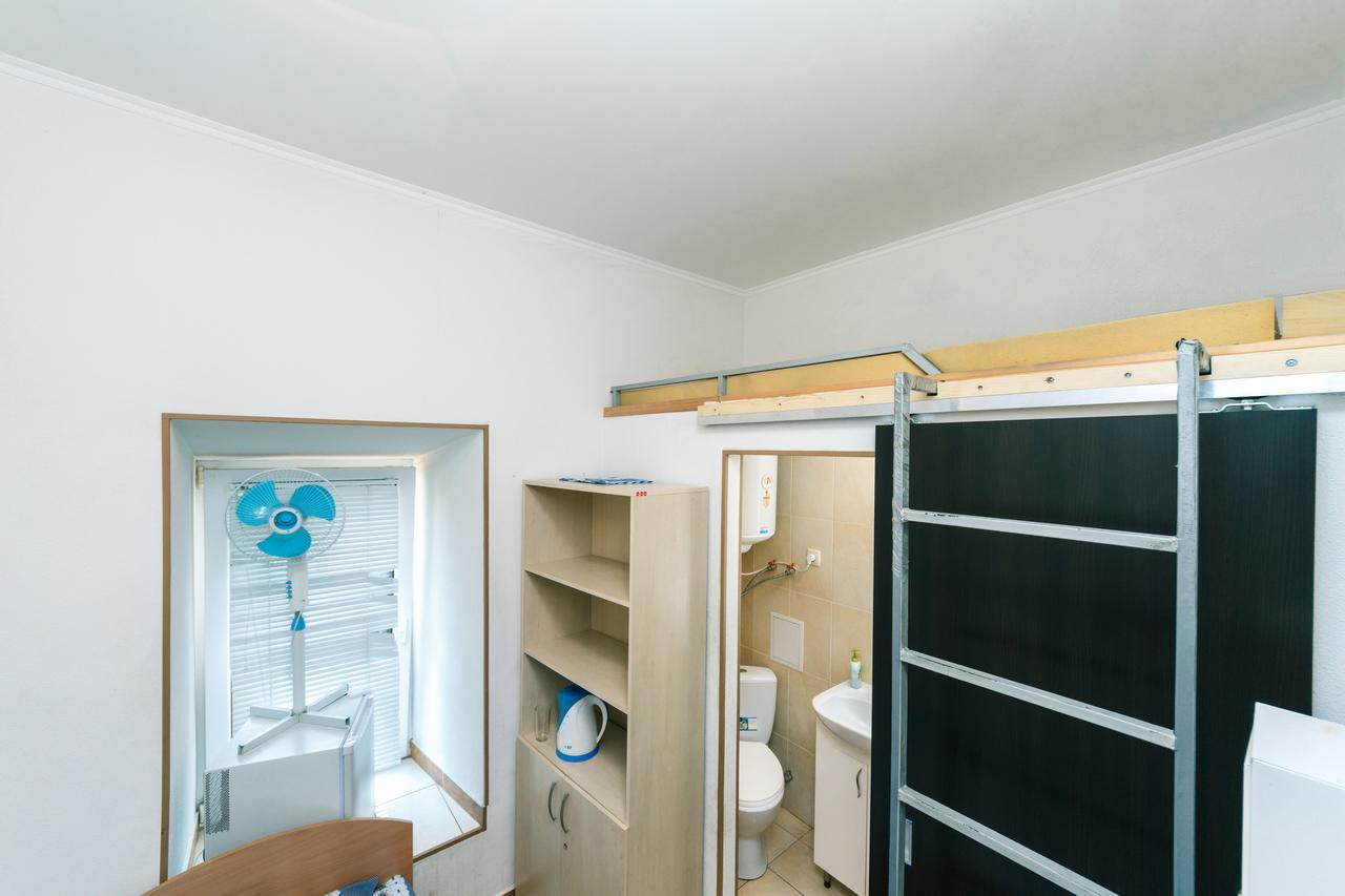 Small Room Near Independence Square เคียฟ ภายนอก รูปภาพ